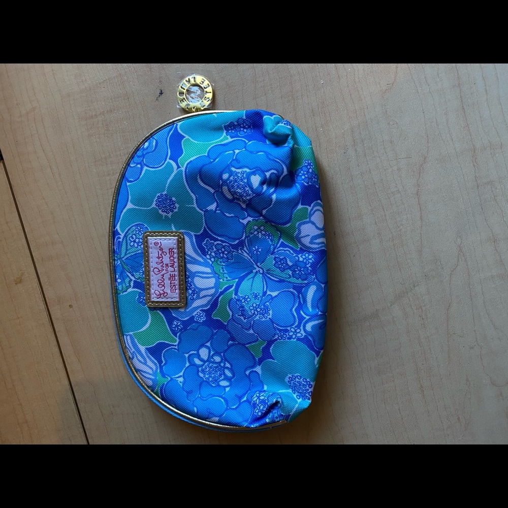 Estée Lauder Lilly Pulitzer makes up bag